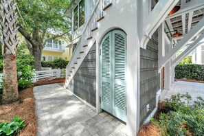 Exterior - Comin' In Hot: 5 bed new build across from Carillon Chapel & Village Green (Panama City Beach)