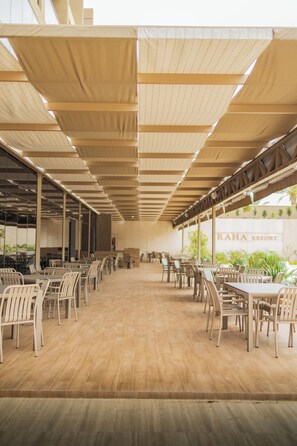 Outdoor dining - Raha Resort  (Jericho)