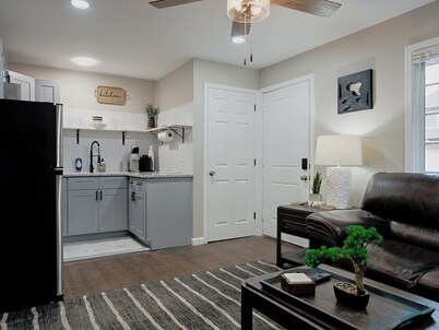 Unit A. Quaint 1-bedroom Downtown GSO Apartment