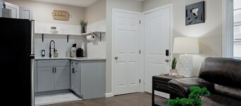 Quaint 1-bedroom Downtown GSO Apartment
