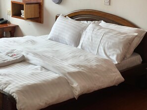 Deluxe Double Room, City View - FLIGHT MOTEL (ENTEBBE)