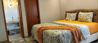 Complete house • Up to 10 people • Excellent value for money. Pets are allowed.