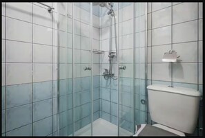 Bathroom -  30m² studio 90m from the beach in Chania Self Check‑in Parking Garden Fast WiFi (Chania)