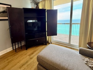 TV, DVD player - Gulf-Front w/ Balcony Views & Family Comfort Free Golf & Activities Daily! (Panama City Beach)