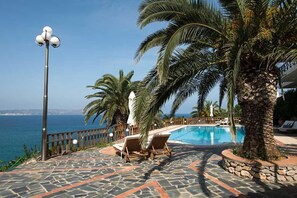 House - Crete Thea Beachfront Escape With Pool Seaviews (Apokoronas)