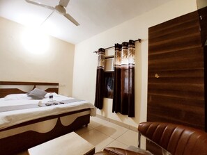 Habitación básica doble | Escritorio, espacio para trabajar con laptop y wifi gratis