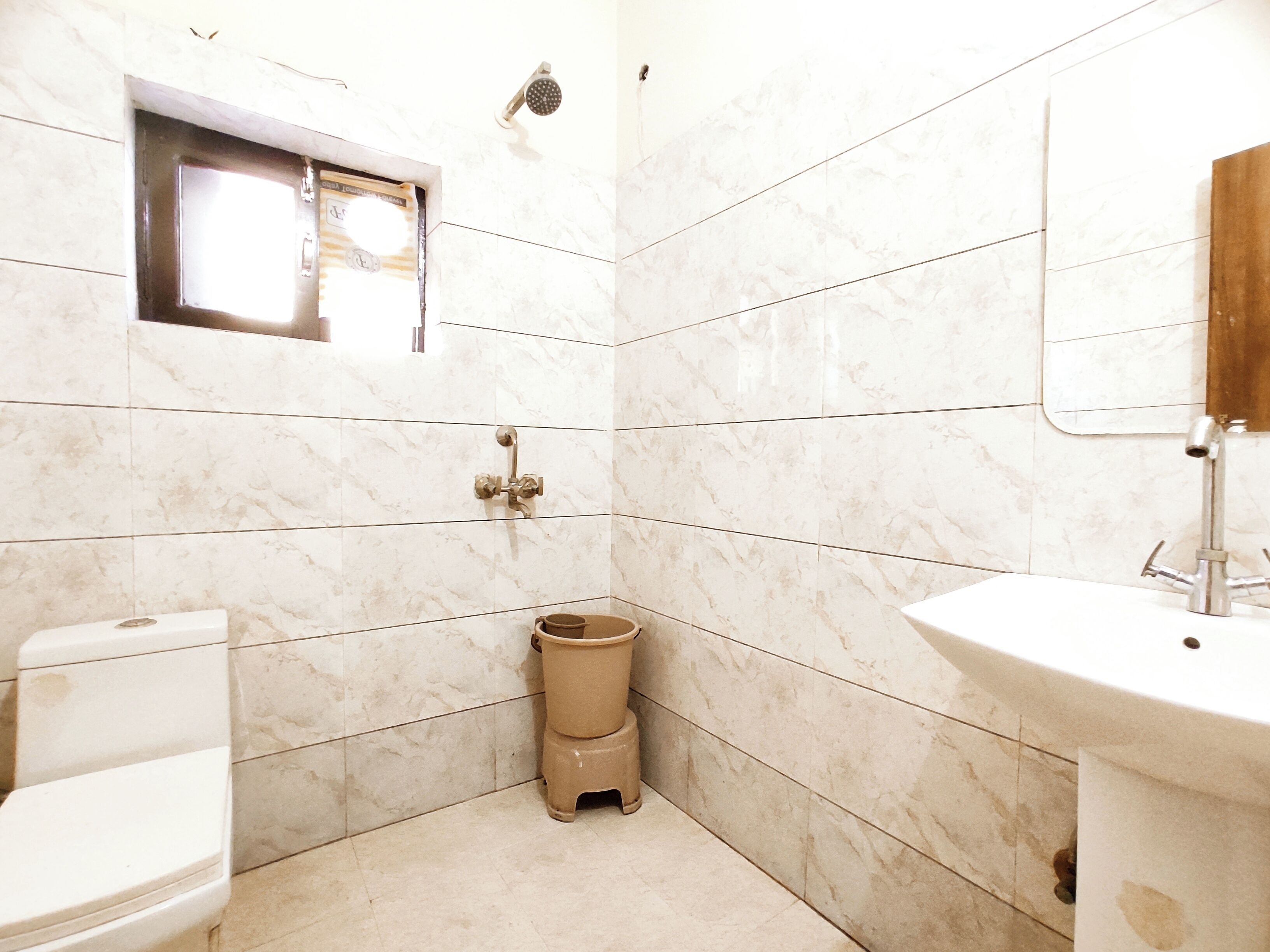 Basic Double Room | Bathroom