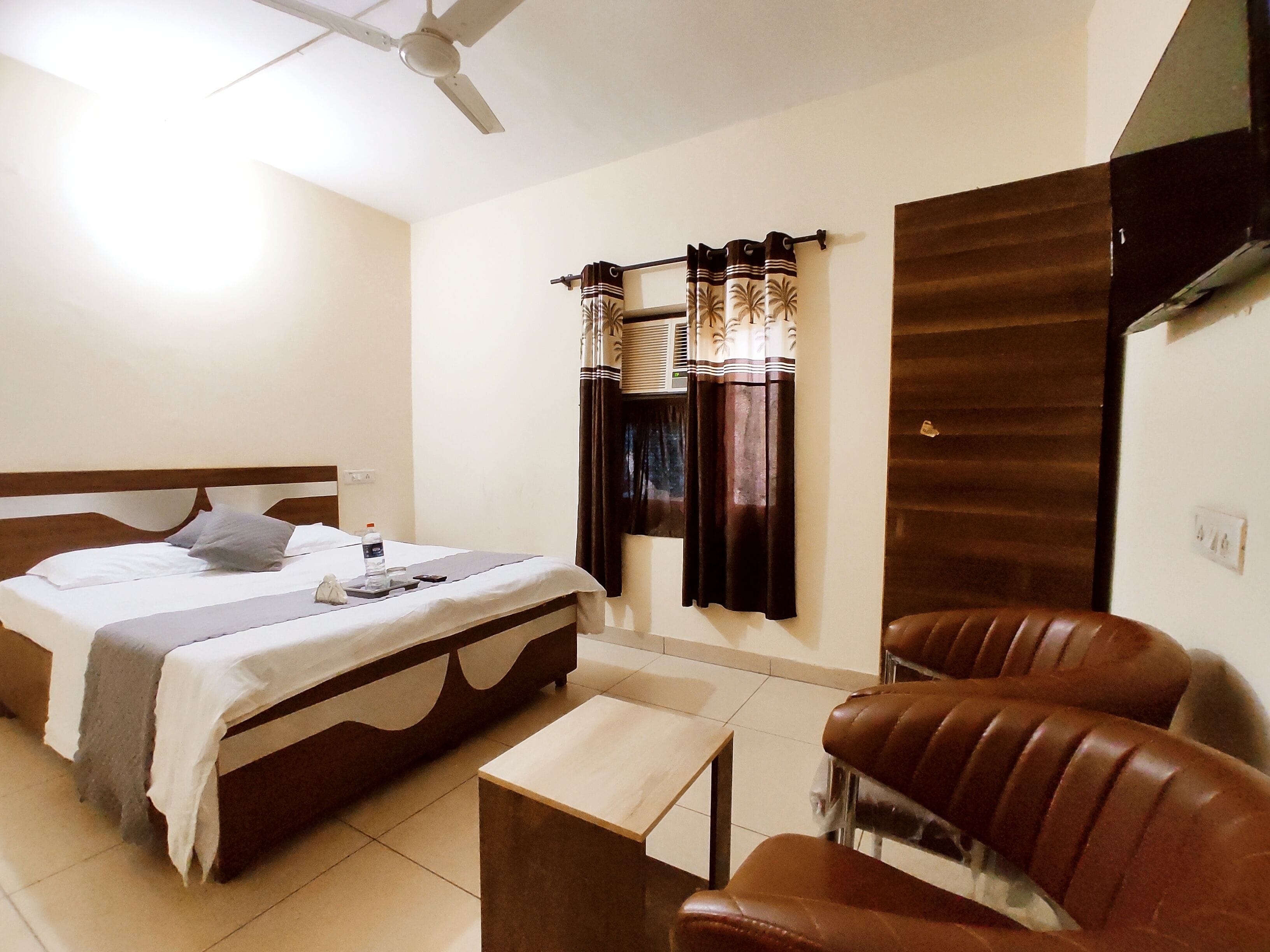 Basic Double Room | Desk, laptop workspace, free WiFi