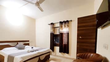 Basic Double Room | Desk, laptop workspace, free WiFi