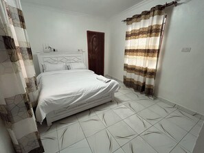 3 bedrooms, iron/ironing board, WiFi, bed sheets - The PentHouse (Rungiri)