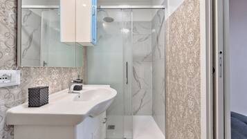 Comfort Double Room, Patio | Bathroom