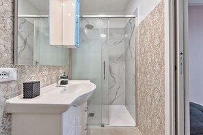 Comfort Double Room, Patio | Bathroom - Venice House (Mestre)