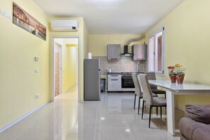 Comfort Double Room, Patio | Private kitchen - Venice House (Mestre)