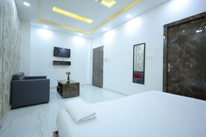 Deluxe Double Room, City View | Desk, free WiFi - Rajani Bareilly Sindhu Nagar (Bareilly)