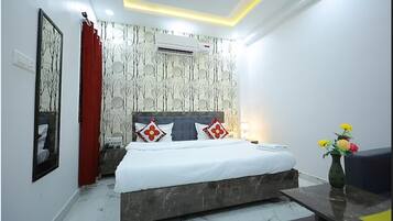Deluxe Double Room, City View | Desk, free WiFi