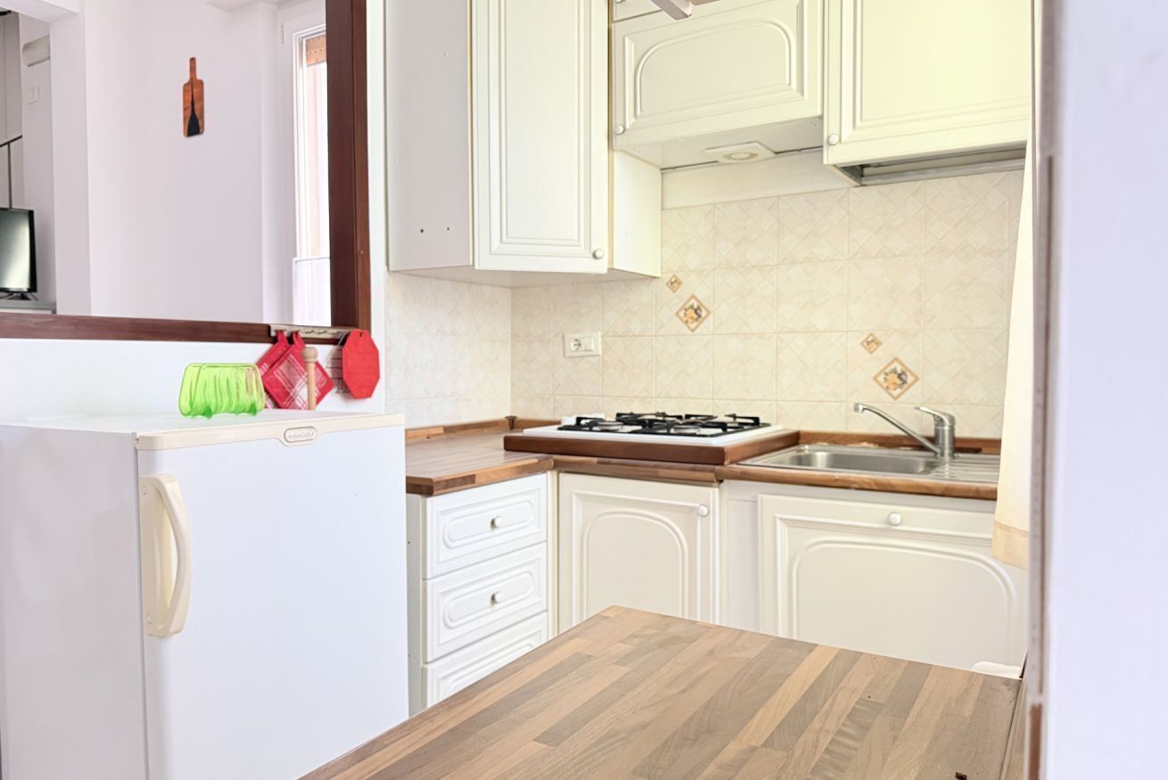 Fridge, dishwasher