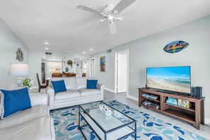 Smart TV - 🌞Beachfront Building🐬Across the Street from John's Pass🌴Madeira Norte 406 (Madeira Beach)