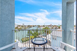 Property grounds - 🏖️~175ft To Beach Access🐬Waterway Views🌴Pool/Fishing Dock🐠Skyline Of Madeira 306 (Madeira Beach)