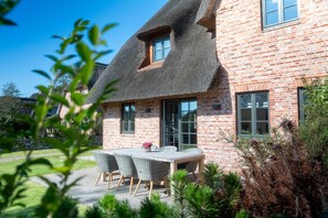Outdoor dining - Vrbo Property (Sylt)