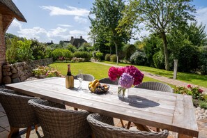Outdoor dining - Vrbo Property (Sylt)