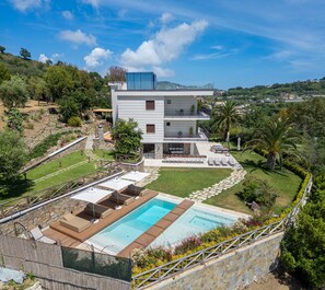 A heated pool - Villa Meridia (Massa Lubrense)