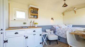 1 bedroom, WiFi, bed sheets