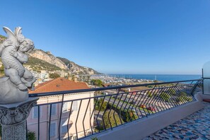 Property grounds - 98GB - Nice 2P with terrace, near beaches (Menton)