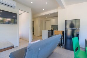 Living area - 98GB - Nice 2P with terrace, near beaches (Menton)