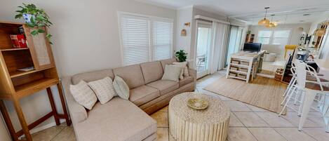 Condo, 1 Bedroom | Living area