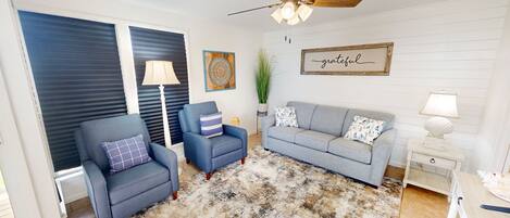 Condo, 1 Bedroom | Living area