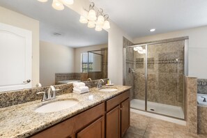 Maison, 6 chambres | Salle de bain | Serviettes fournies