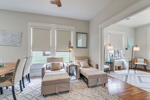 Maison, 2 chambres | Coin séjour | TV connectée