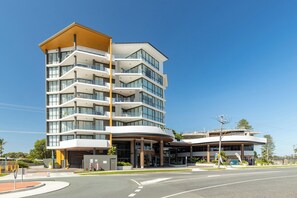 A multi-story hotel with a curved entrance, balconies, and a modern architectural design. - Solaris 509: 2  BR, 1  BA Apartment in Forster, Sleeps 4 (Forster)