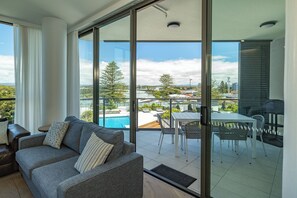 Smart TV - Solaris 509: 2  BR, 1  BA Apartment in Forster, Sleeps 4 (Forster)
