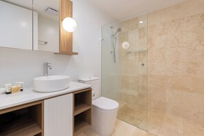 Shower, towels - Solaris 509: 2  BR, 1  BA Apartment in Forster, Sleeps 4 (Forster)