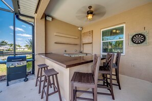 Terrace/patio - Our Newest Vacation Home Sunset Cove, Waterfront, Boating, Heated Pool/Spa, . (Cape Coral)