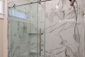 淋浴設備、提供毛巾