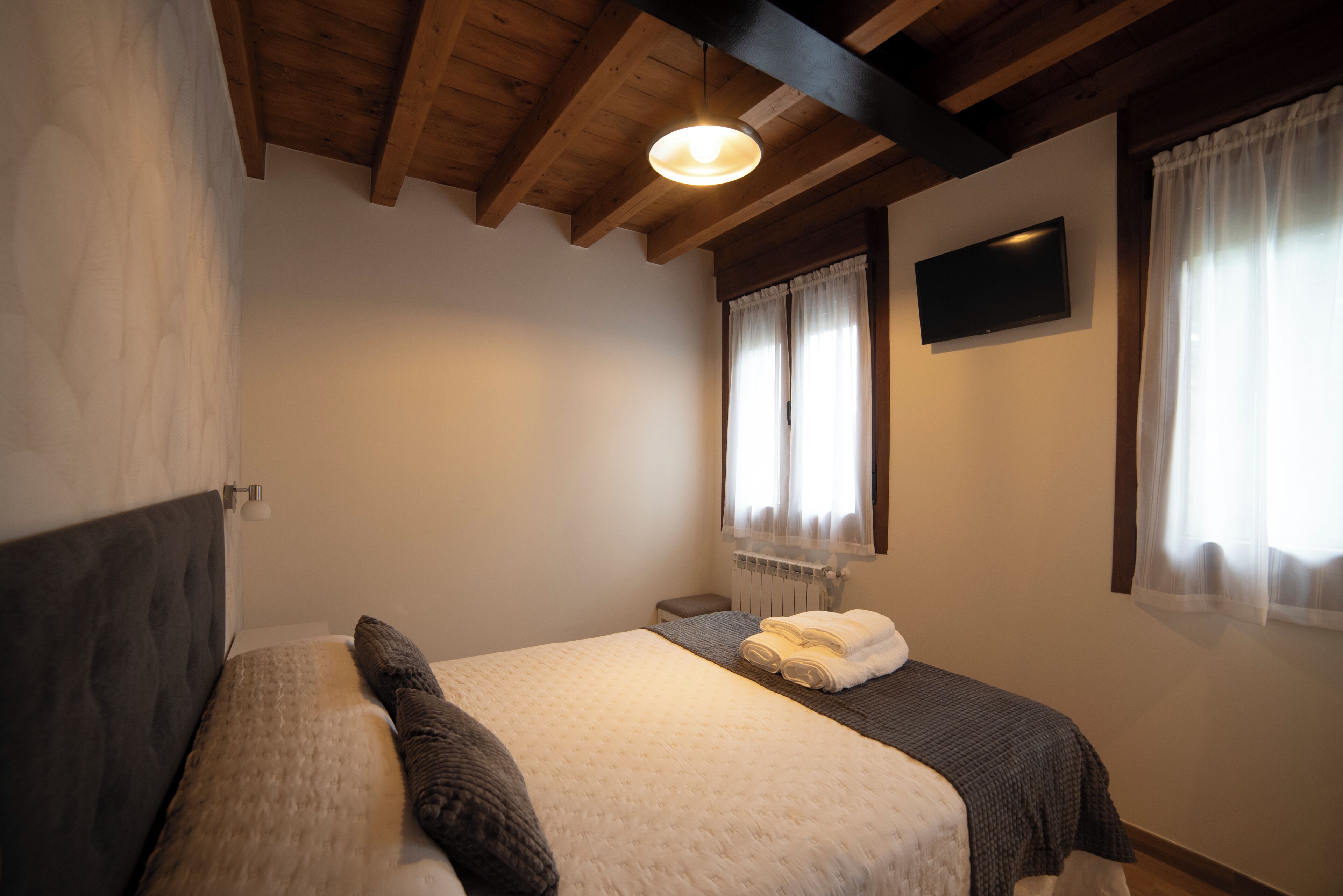 2 bedrooms, iron/ironing board, travel cot, free WiFi
