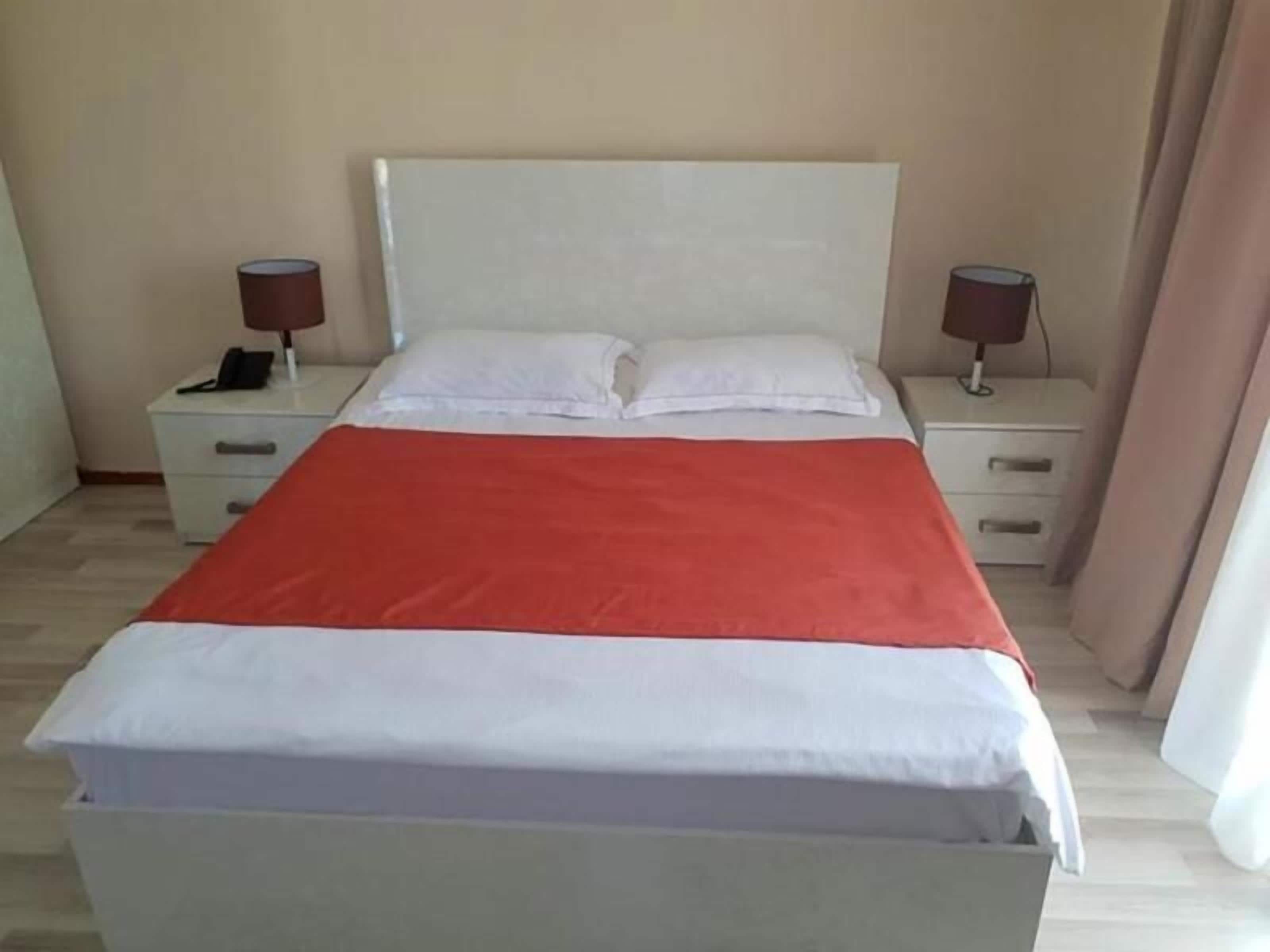 Habitación estándar doble, balcón, vistas a la ciudad | Wifi gratis