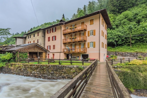 Quartier, Maison, Zone Résidentielle, Domicile, Établissements Humains, Appartement, Village, Canal, Village De Montagne, Courant