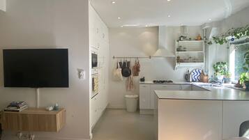Fridge, microwave, oven, stovetop