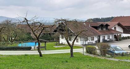 Angenehme Wohnung für 5 Gäste mit W-LAN, Pool, TV und Balkon