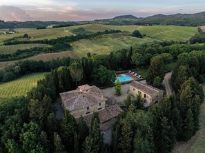 A rural property with stone buildings, a swimming pool, and surrounding fields. - Nice apartment for 3 guests with pool, WIFI, close to Greve In Chianti (Badia A Passignano)