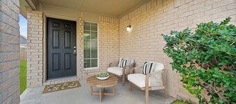 Spacious 4-bedroom house in charming Houston with AC NEAR AIRPORT