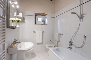 Dusche, Haartrockner, Bidet