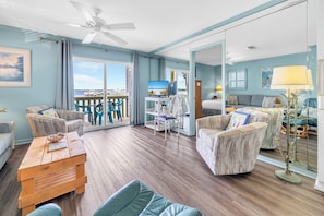 Smart TV - Bayfront Escape | Poolside Condo | Beach Access Across the Street (Fort Walton Beach)