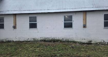 Horse Motel • RV Camping • Tent Camping • Horse Experiences
PET FRIENDLY!