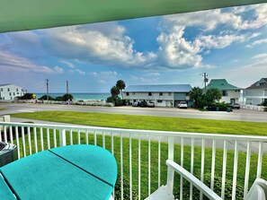 Terrace/patio - 🌊Seasonal Beach Chairs⛱️Private Beach Access | Gulf Views | Pool | Gulfview I 21 (Miramar Beach)