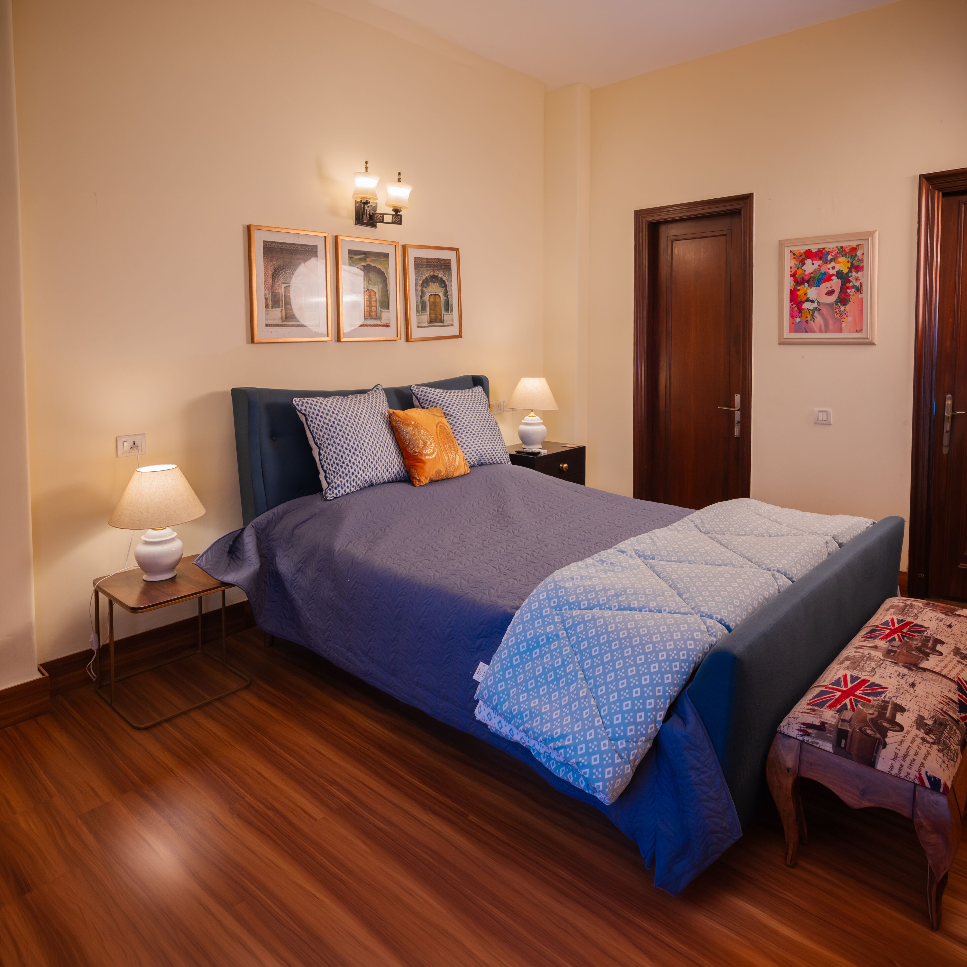 2 bedrooms, iron/ironing board, internet, bed sheets