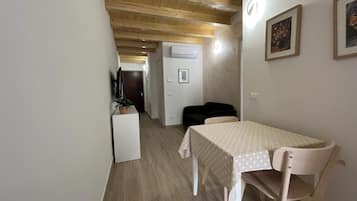 Double Room | Dining